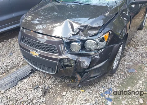 2015 Chevrolet Sonic Lt Auto z USA, uszkodzony, nr VIN 1G1JC6SB9F4220101